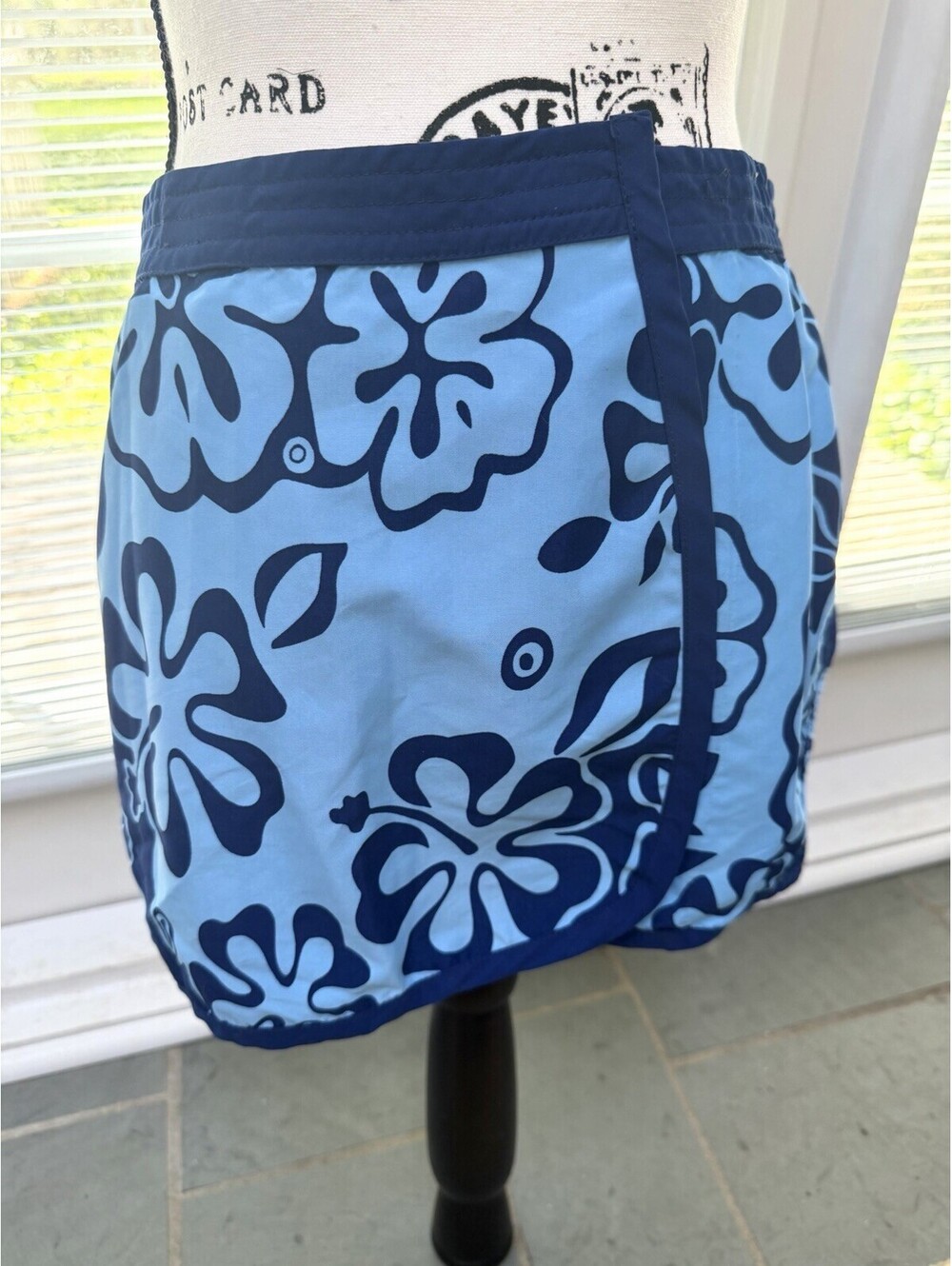 Tilt Hawaiian Mini Skirt. Size 3. Excellent Condition